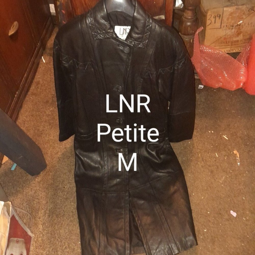 Vintage LNR Petites Womens coat - Medium Black Trench Coat- 100% Leather
